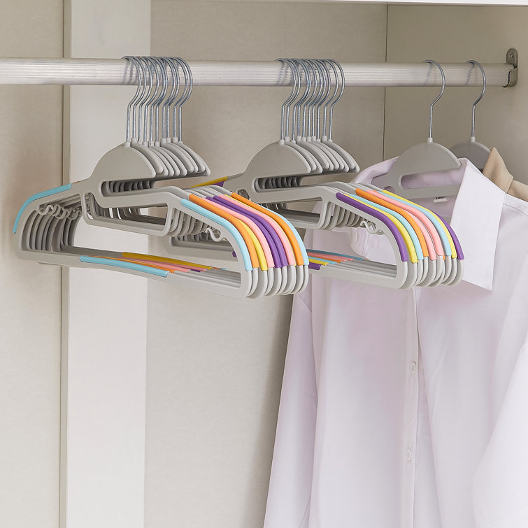 Clothes hanger for online wet clothes